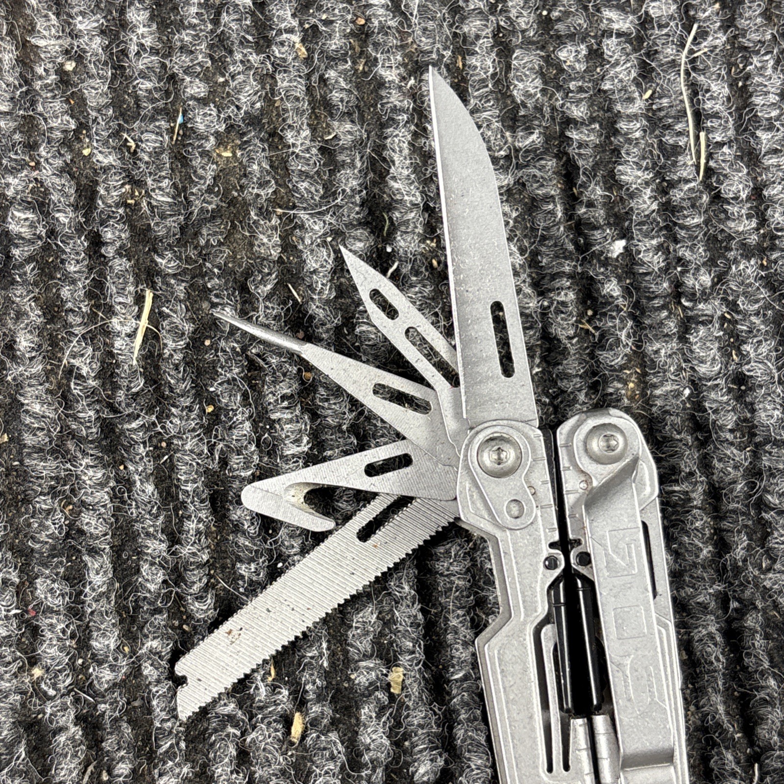 SOG POWER PINT MULTI TOOL PLIERS KNIFE SMALL (407)