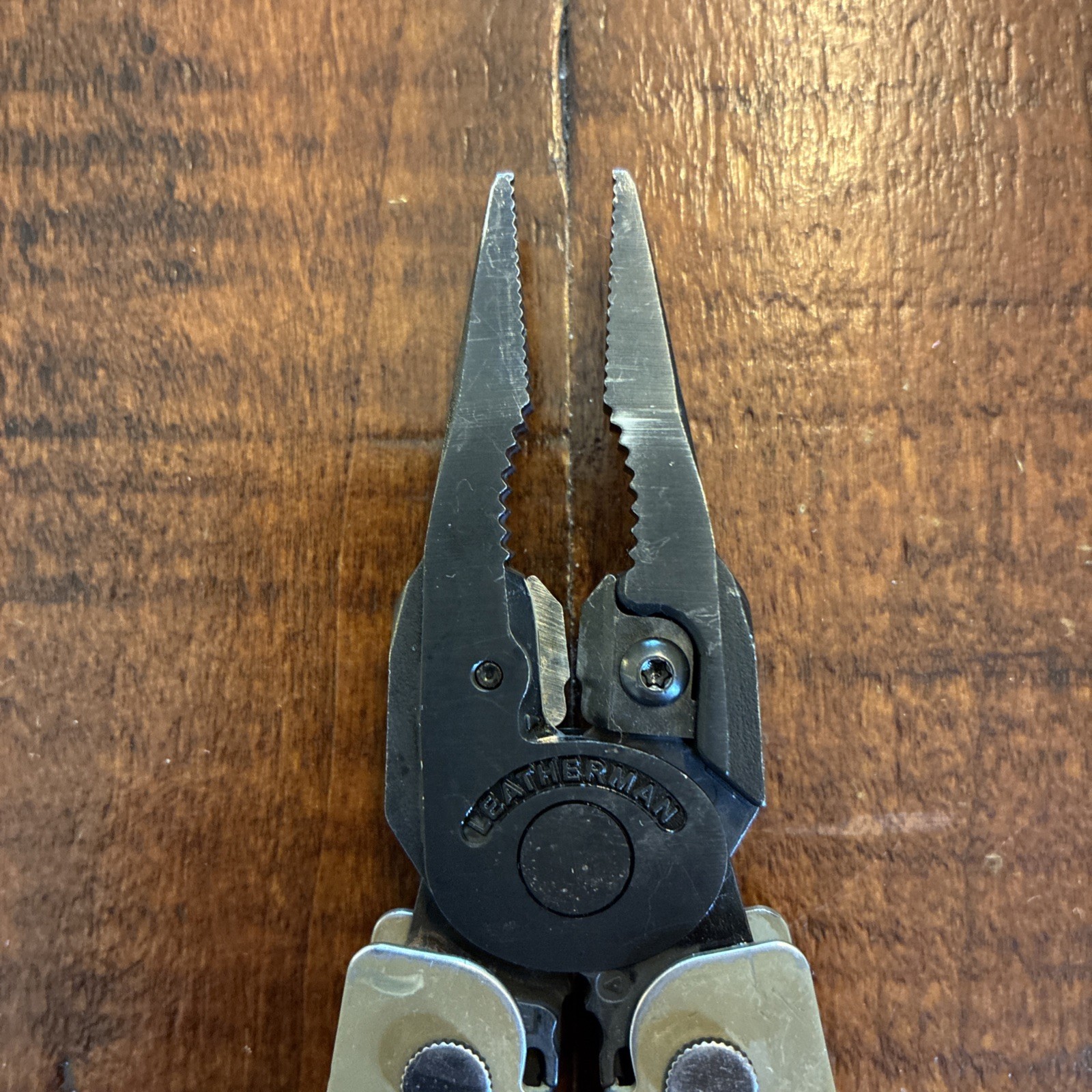 Leatherman Super Tool 300 Multitool Desert Tan / Oxide – Very Good