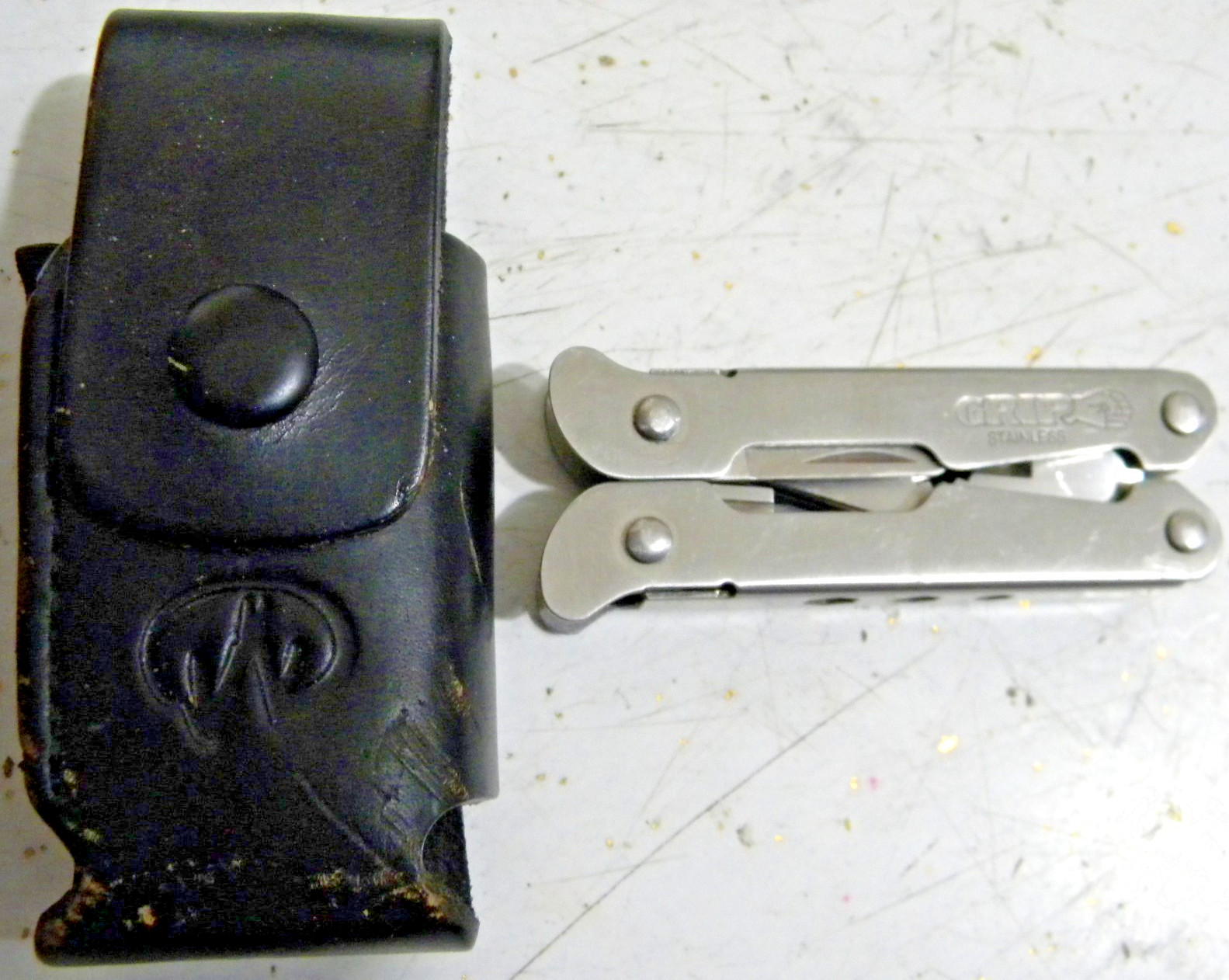 GRIP Multi-Tool Pliers, Knife, Bottle Opener, Screwdriver w/Leatherman Sheath