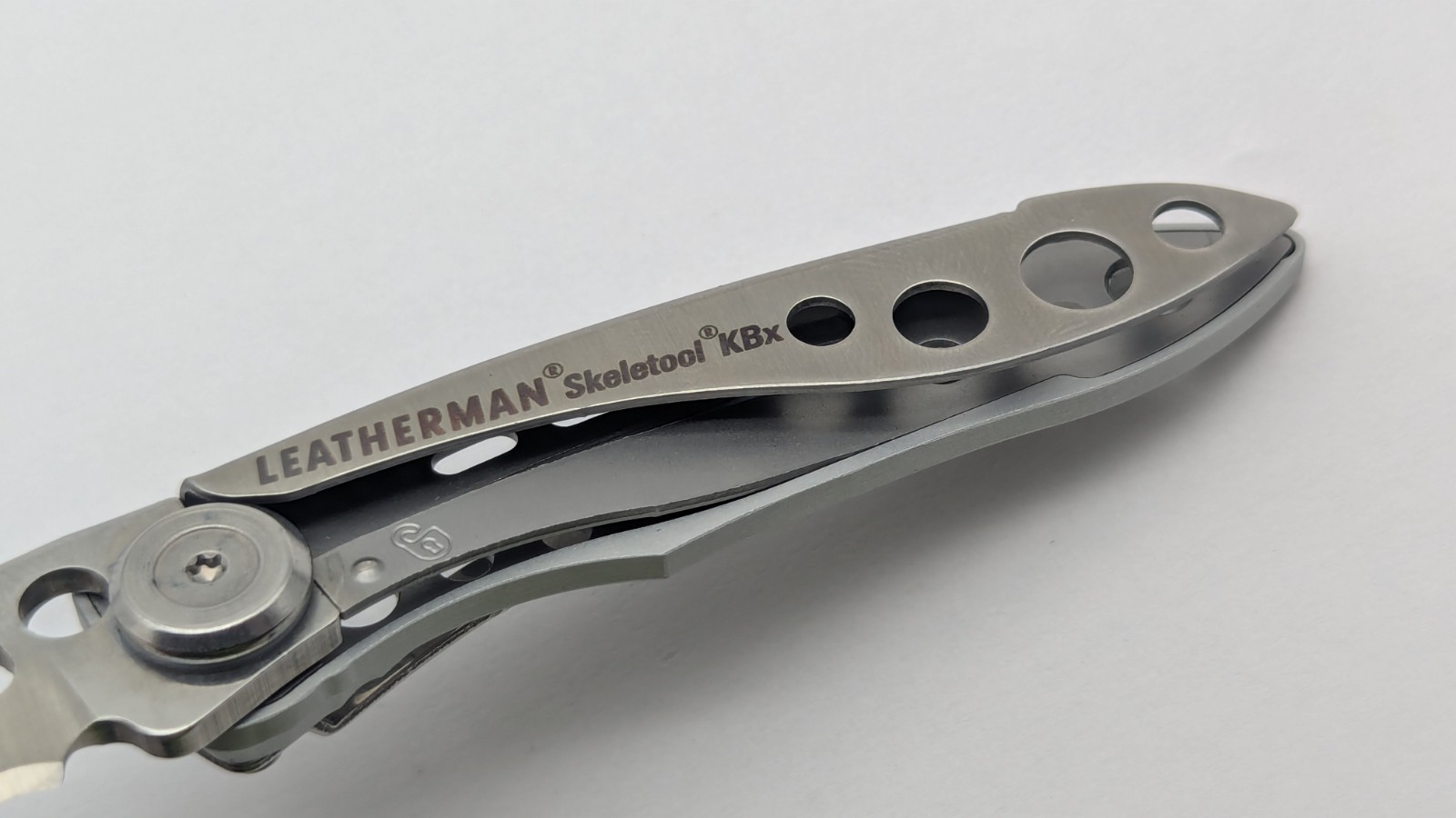 Leatherman Skeletool KBX SILVER Multi Tool SMALL Knives PRE OWNED NICE LOOK READ