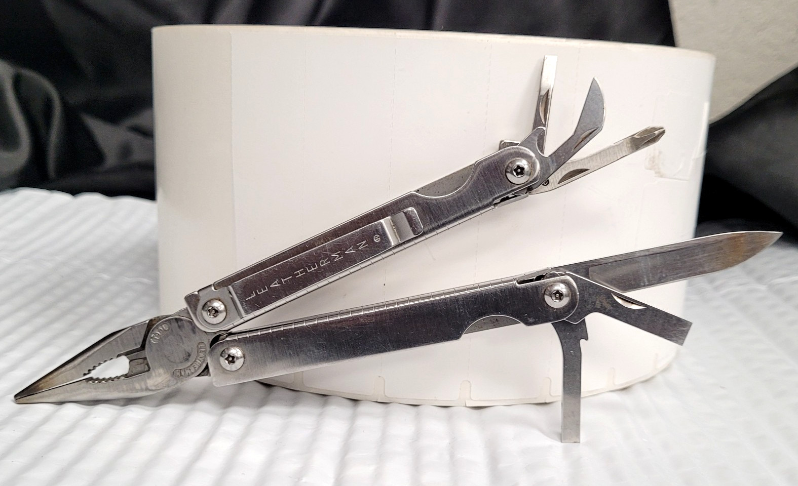 Leatherman SideClip Bass Pro Shops Multi Tool ~ Rare ~ Pre-Owned ~ NICE!! LOOK!!