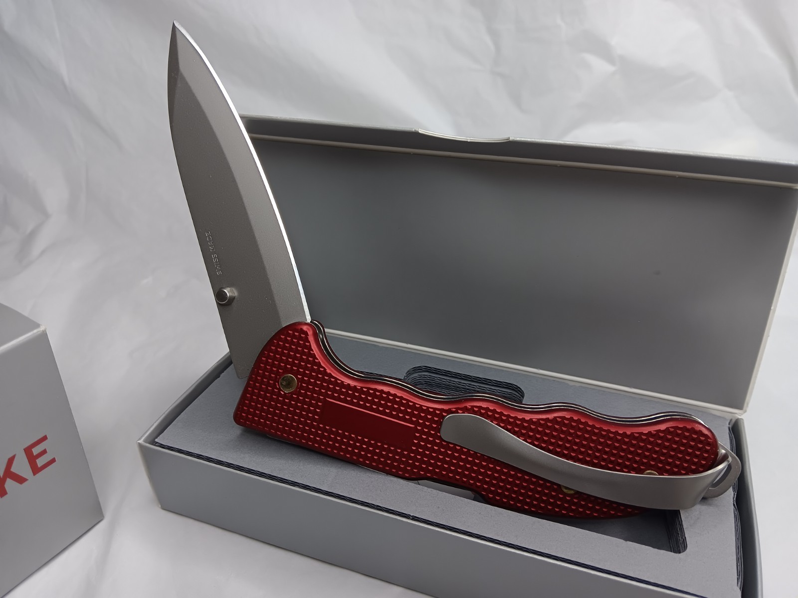 NIB – Victorinox Evoke Alox Red Swiss Army Knife w/Lanyard & Clip