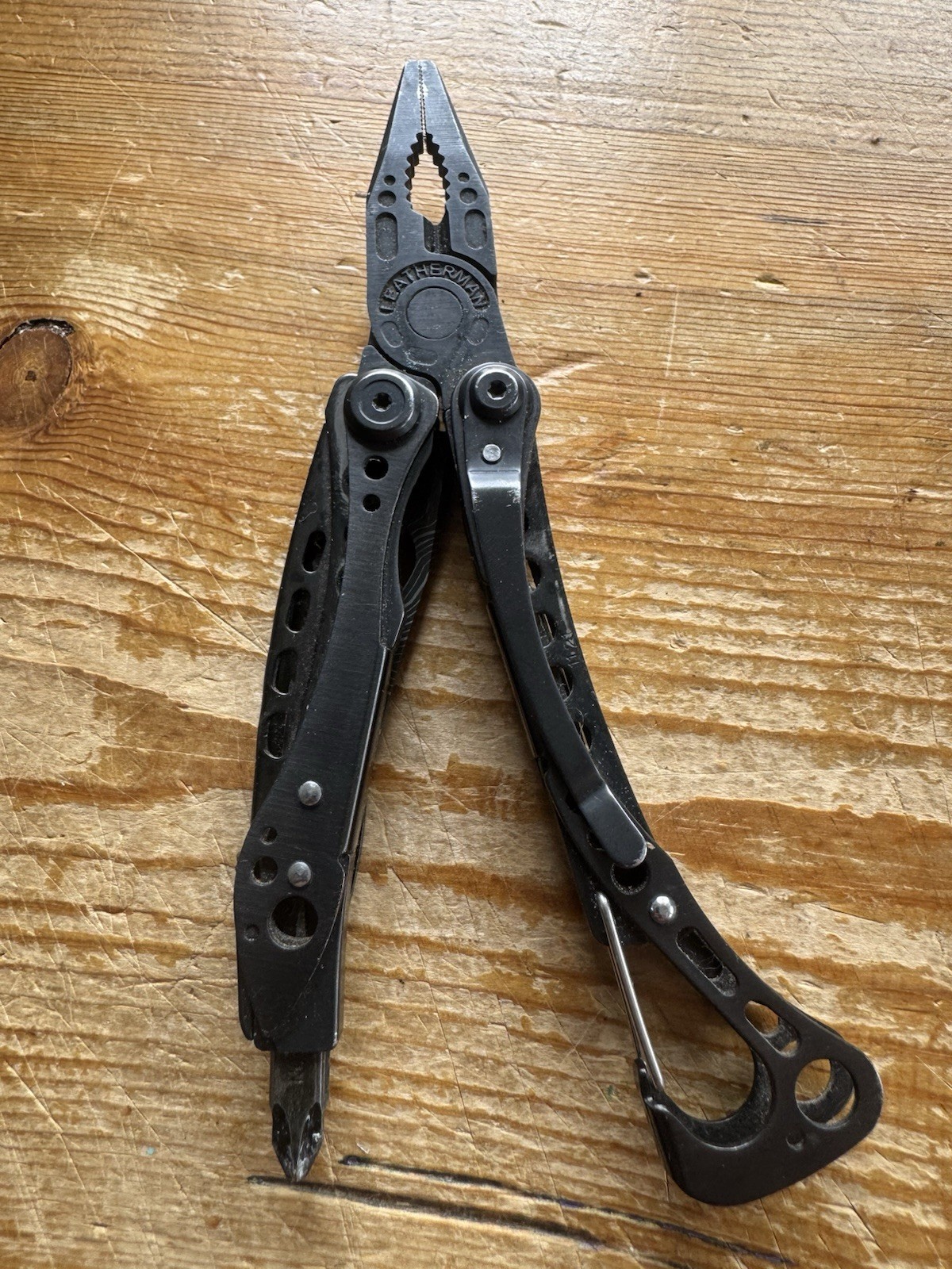 TOPO Leatherman SKELETOOL Multi Tool SERATED Knife-Pliers etc Collector Model