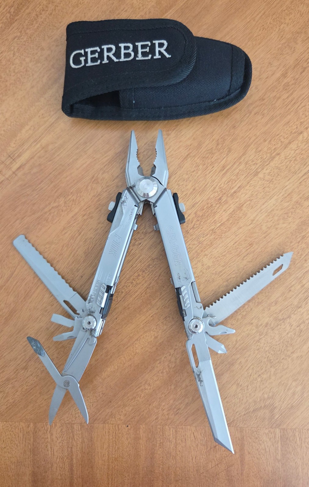 Gerber Flik Multitool Folding Knife Scissors Pliers Multi Tool with Case