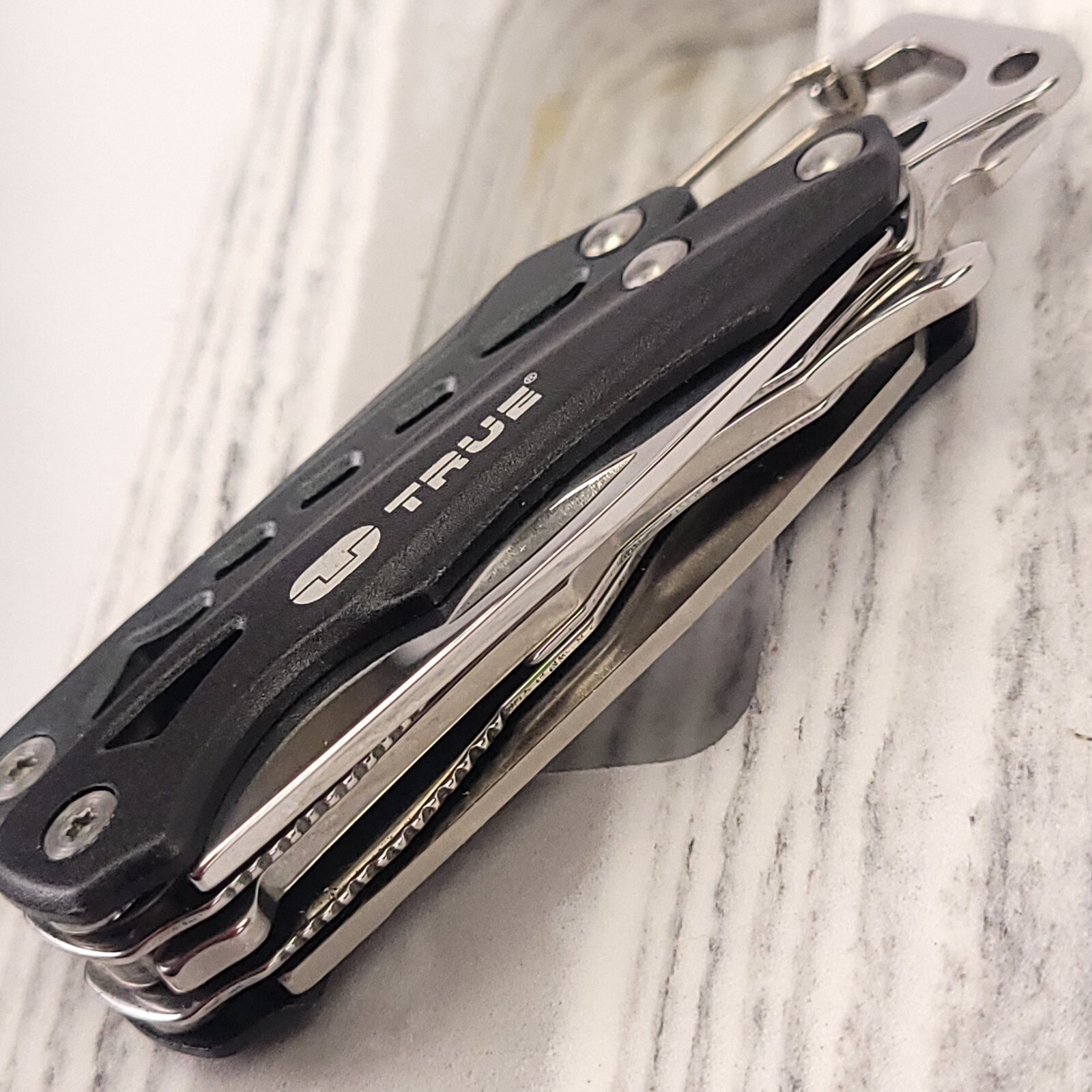 Multi-Tool True Utility TU180F Seven Saw Knife wire cutters Pliers Screwdriver