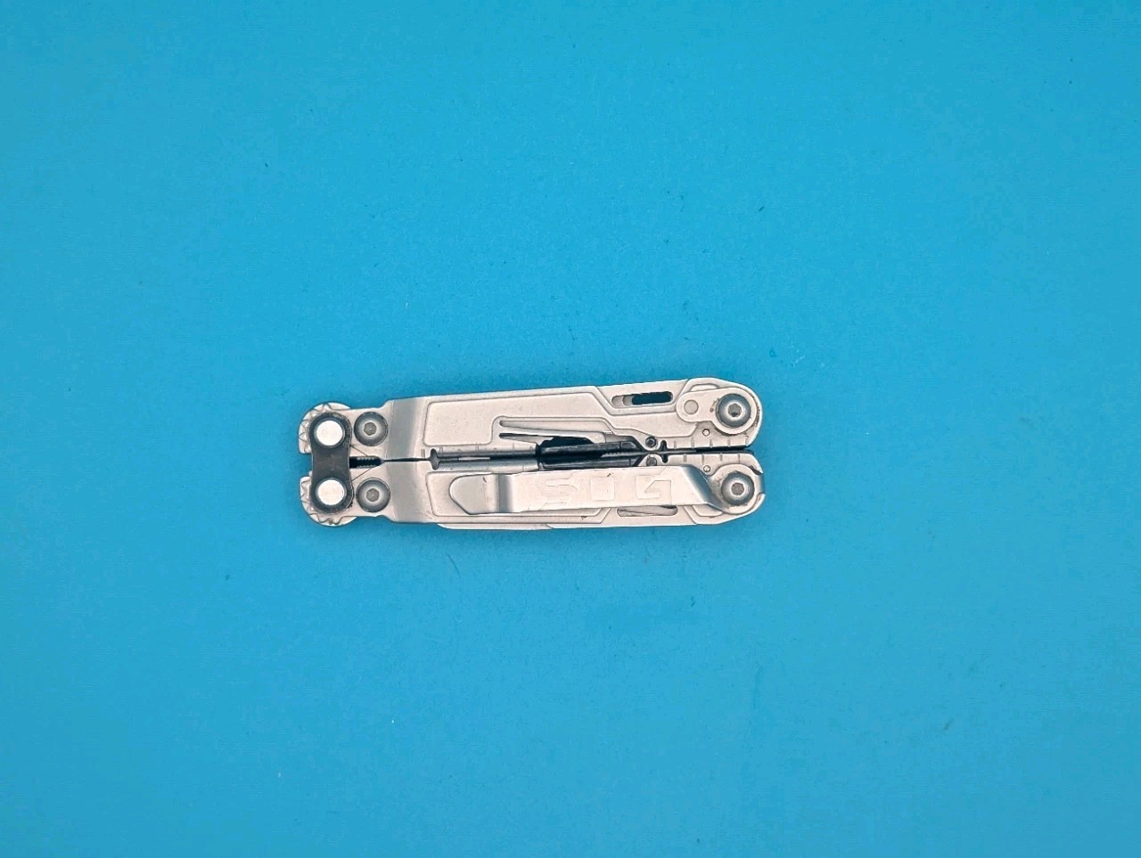 SOG PowerPint Tool Compact Lightweight Silver Multi-Tool!