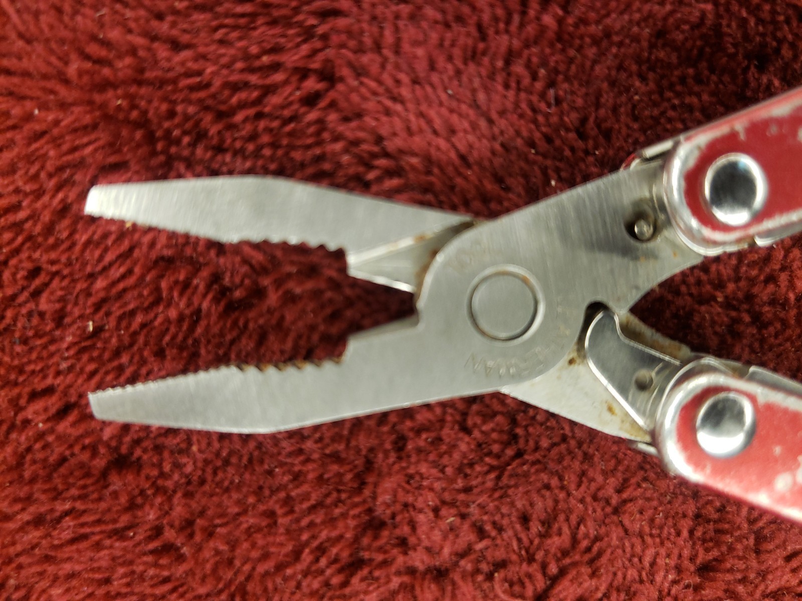 🔪 Leatherman Squirt P4 Multi-Tool Red