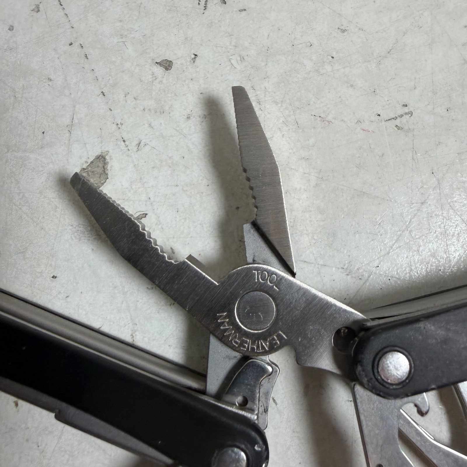 Leatherman Squirt PS4 Black Stainless Steel Lightweight Compact Plier Multitools