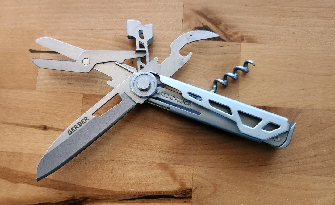 Gerber Armbar Cork Gold Minimalist Multi-Tool 7 Tool Corkscrew Knife – Great Y27