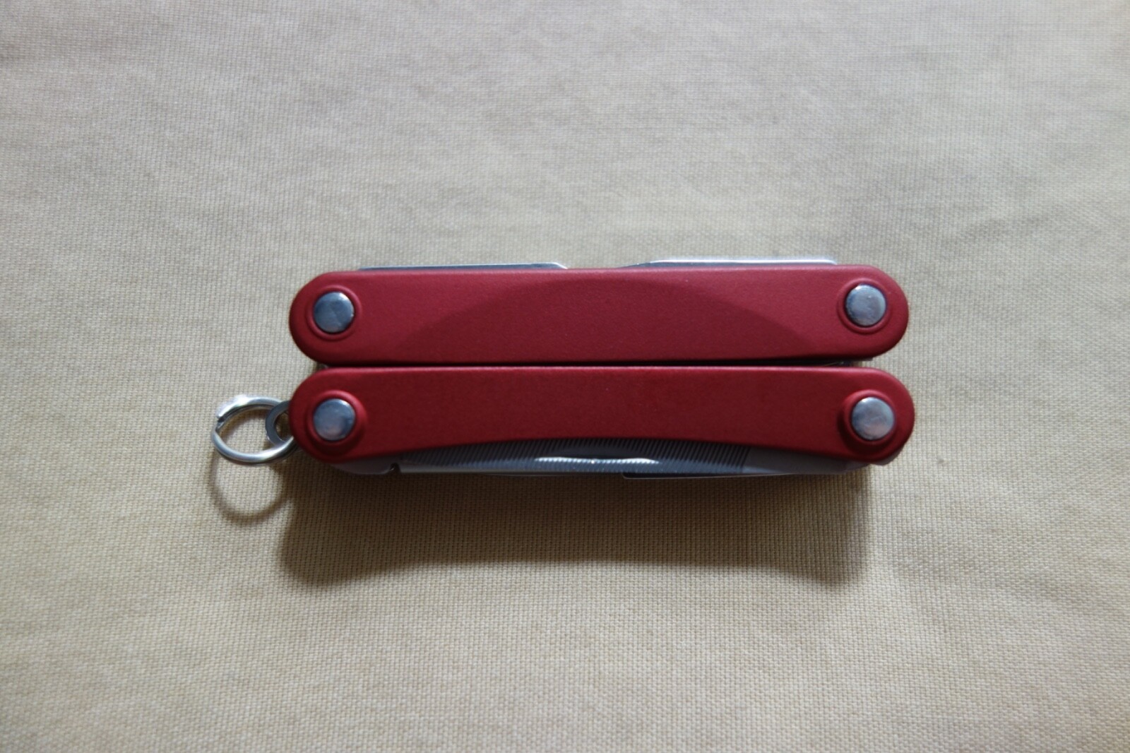 Leatherman Squirt ES4 Red 9-Tool Multi-Tool 831198 ( Discontinued & Retired )