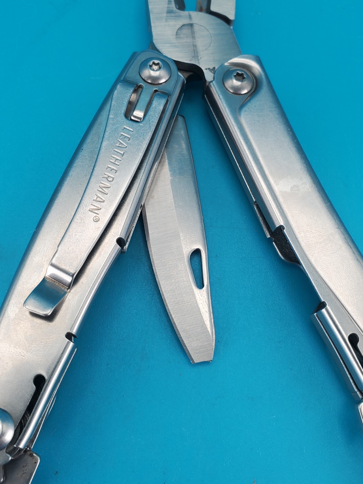 Leatherman Rev 3.8″ Multi-Tool, Stainless! *CHIPPED BLADE TIP*