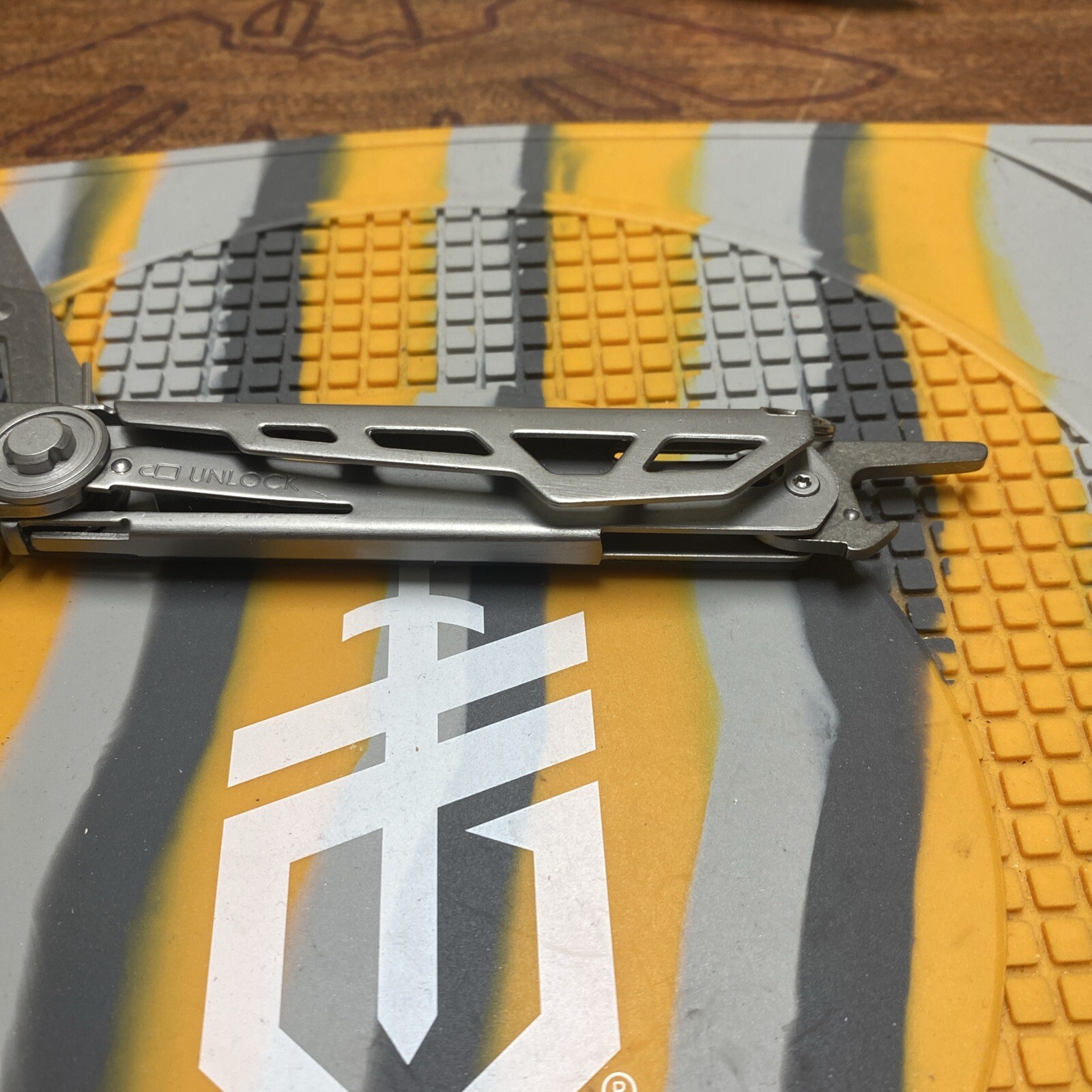 Gerber Armbar Slim Cut Multi-Tool, Knife, Scissors