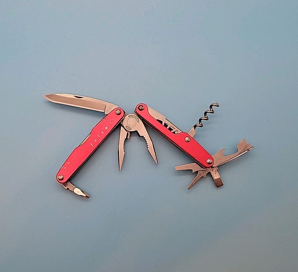 Leatherman JUICE C2 Multi-Tool – Dated 0509 – Red – Knife, Pliers *Retired*