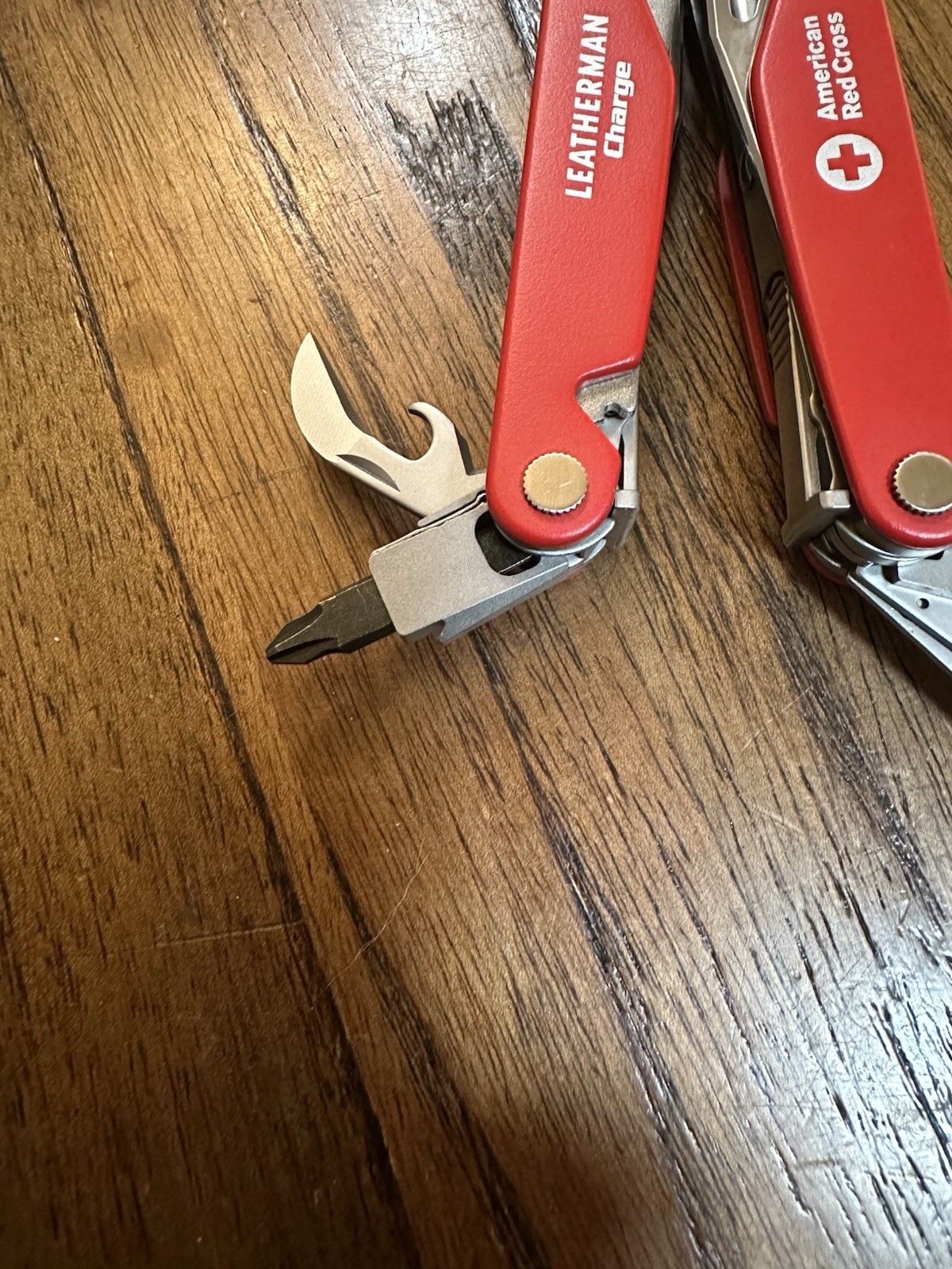 Leatherman Charge AL Red Cross Limited Edition – Rare