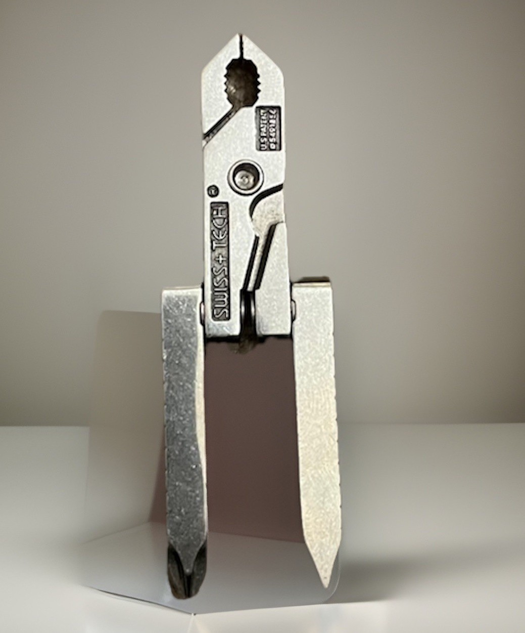 Vintage Swiss+Tech 6-in-1 Stainless Steel Multi-Tool w/ Pocket Clip Silver 4 in