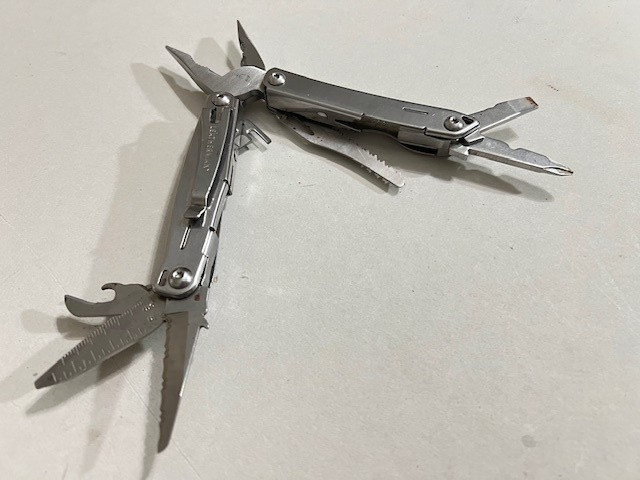 Leatherman Sidekick Multi-Tool Stainless Pliers , Saw Knife broken – See photos