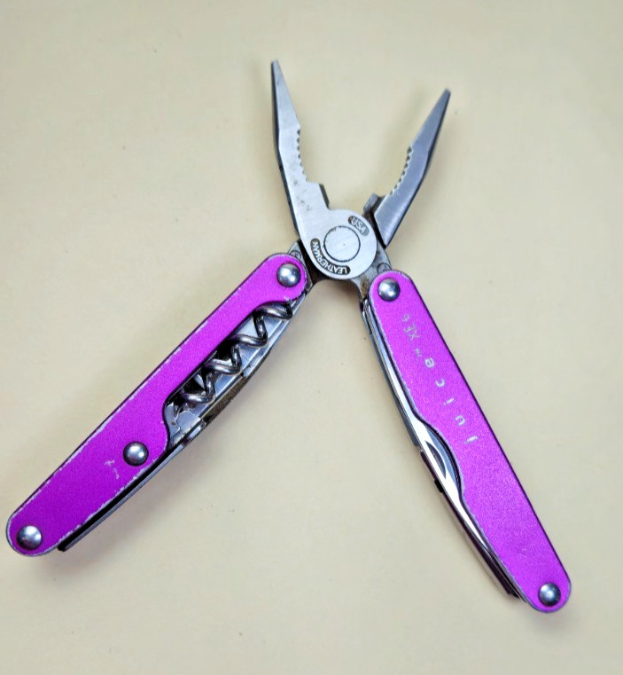 Leatherman Juice XE6 Purple Multi-Tool – Retired Collectable