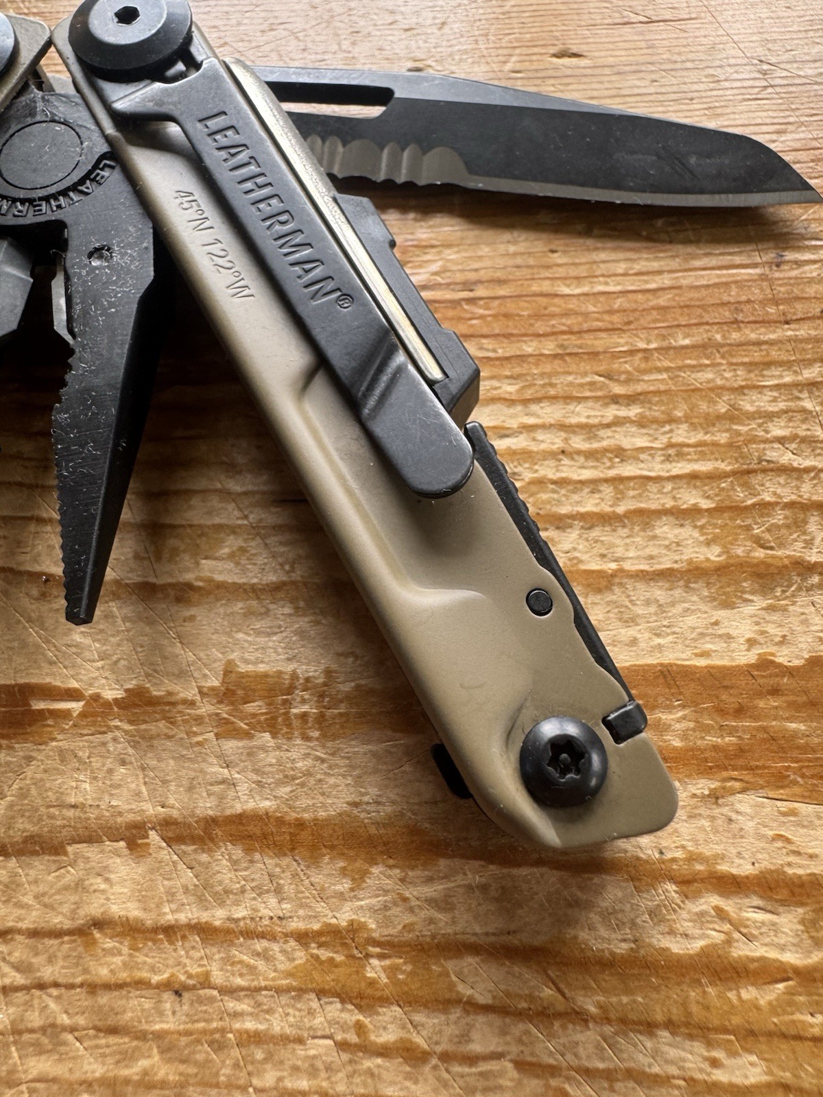 Leatherman Signal Multitool Coyote Tan Black Oxide – Factory Replacement NEW