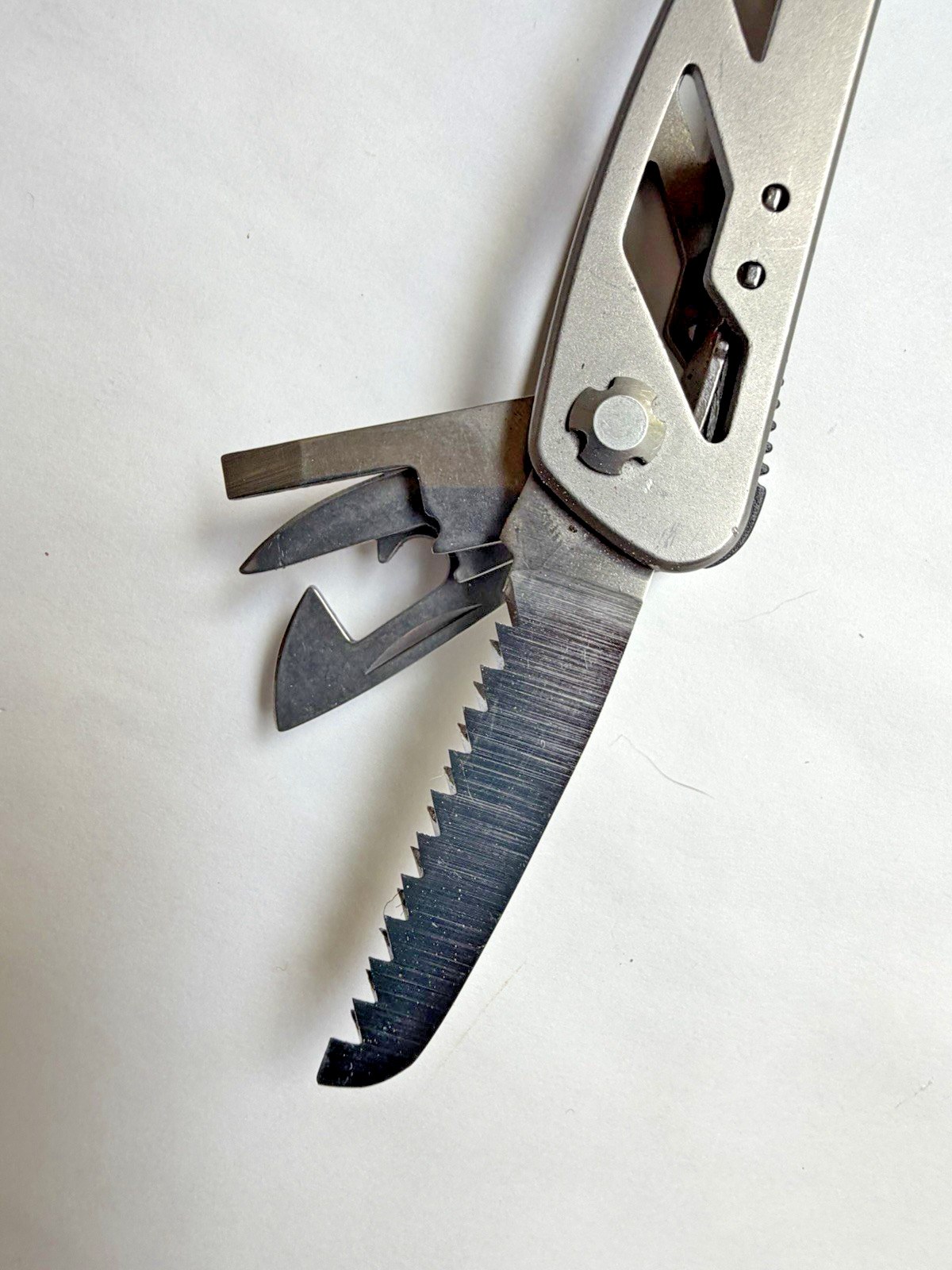 Stanley 13-in-1 Multi-Tool Pocket Knife Stainless Steel Pliers Non Slip Grip