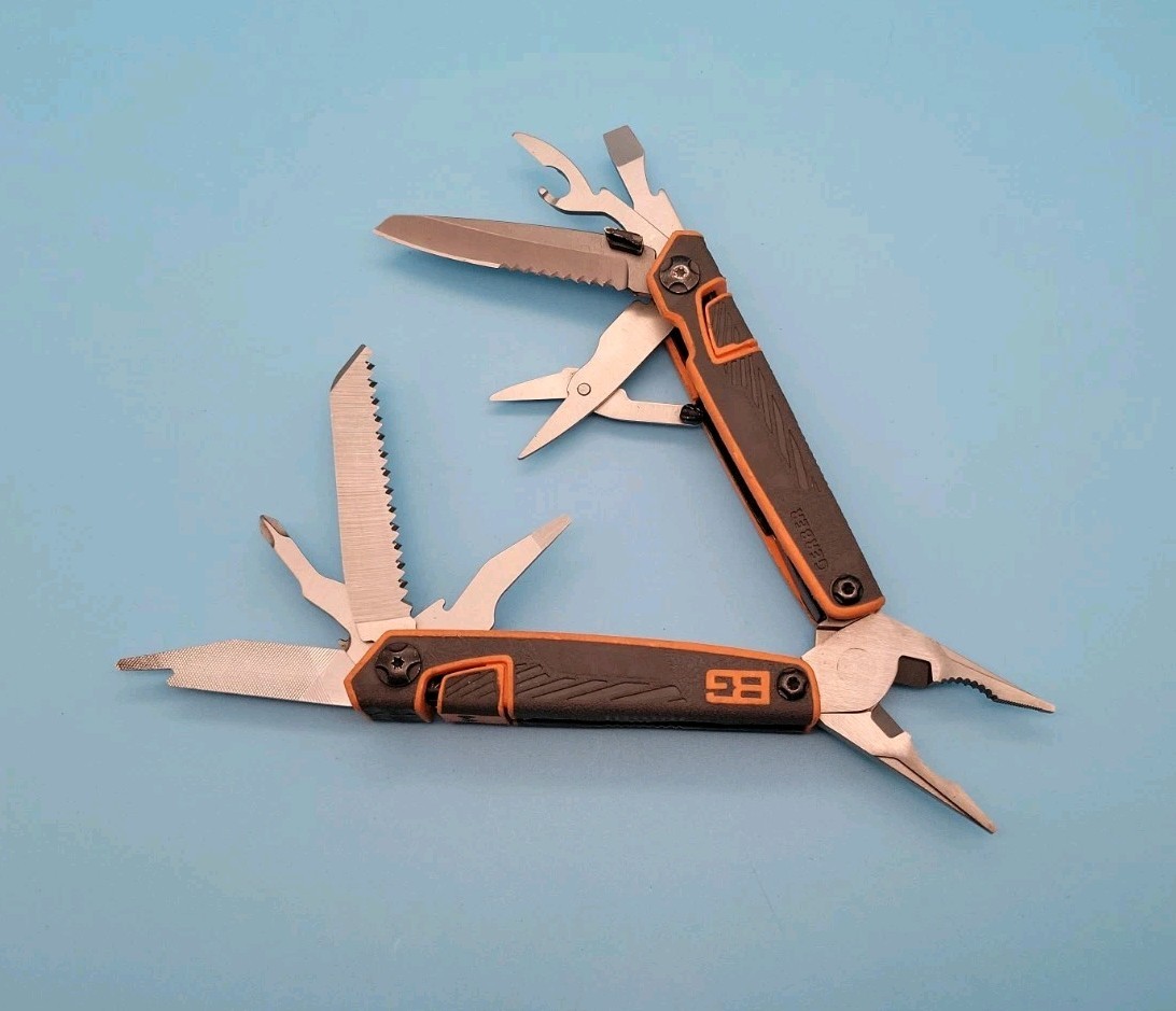 Gerber Bear Grylls Multi-Tool – Pliers, Knife Screwdrivers, Scissors, Saw