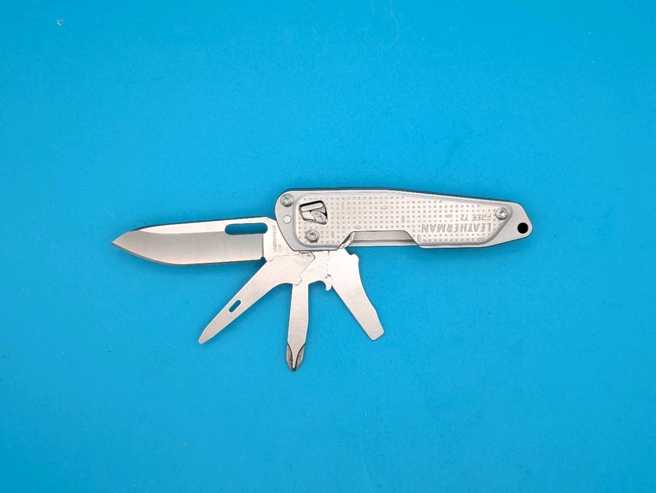 Leatherman FREE T2 Pocket Knife Multi-tool!