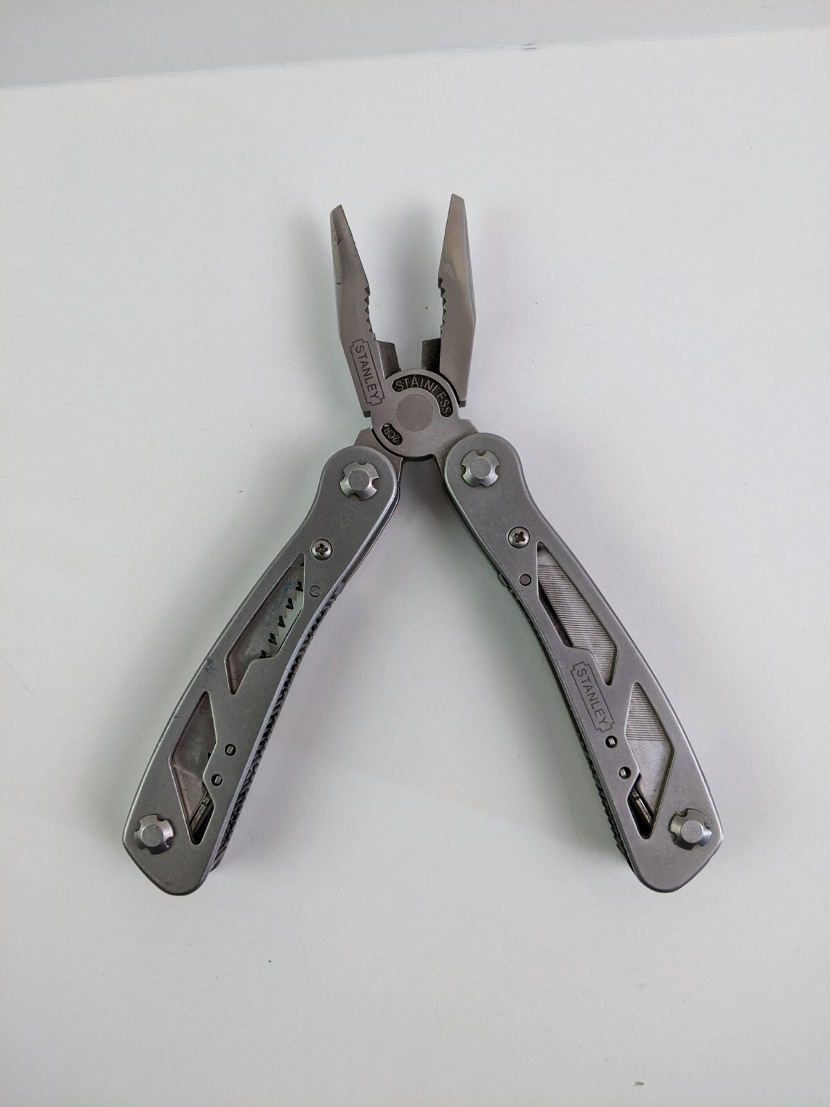 Stanley CR2 Folding Camping Multi Tool 9 function 4.25″ closed