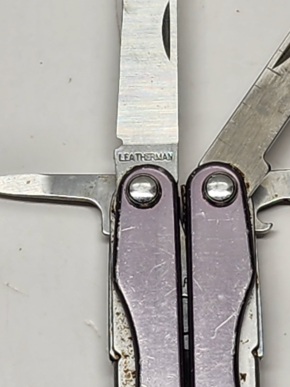 Leatherman Squirt S4 Multi-Tool Scissor Pocket Knife Grey Purple Tone Stainless