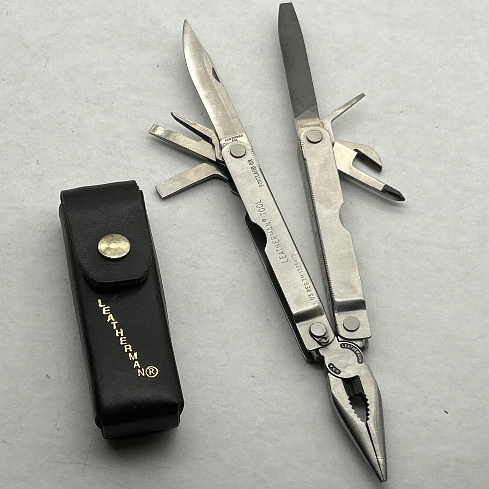 Retired 1995 Leatherman Multi-Tool US Reg TM 1325473 Portland OR w/ Leather Case