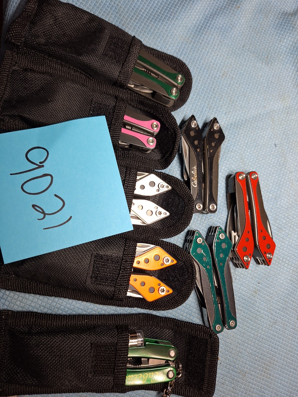 8 CABELAS MULTI TOOLS AIRPORT CONFISCATION EXCELLENT LOT 9021
