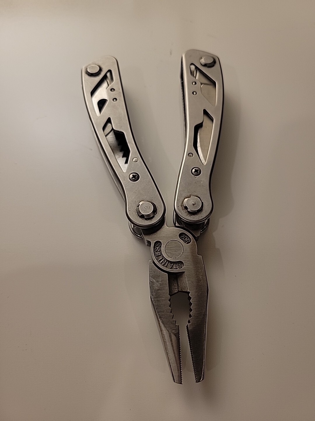 STANLEY MUTI TOOL STAINLESS 2CR 9 TOOL FUNCTIONS