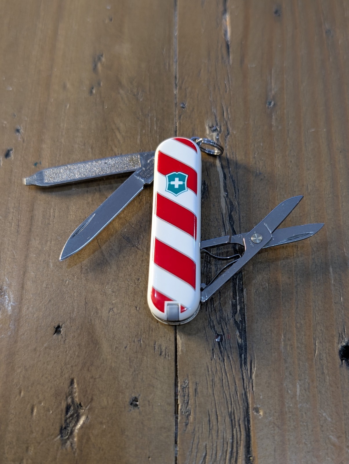 Victorinox – Lollipop – 2015 Classic SD Swiss Army Multi-Tool 0.6223.L1405 BS-61