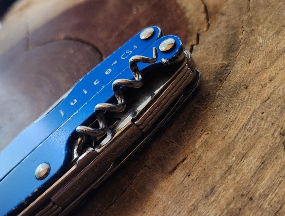 Leatherman Juice CS4 Blue – Pliers Blade Corkscrew – Great (READ) – T16