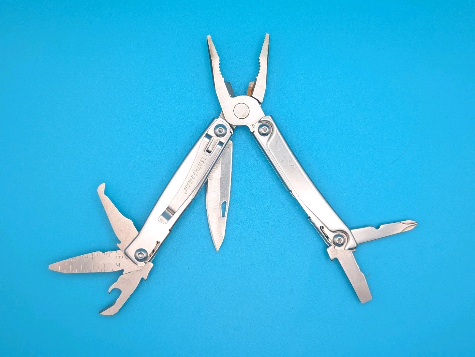 Leatherman Rev 3.8″ Multi-Tool, Stainless! *SOME RUST ON ITEM*