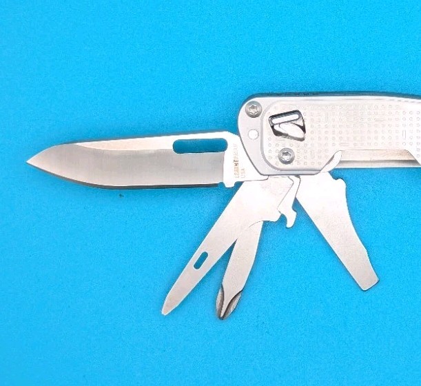 Leatherman FREE T2 Pocket Knife Multi-tool!