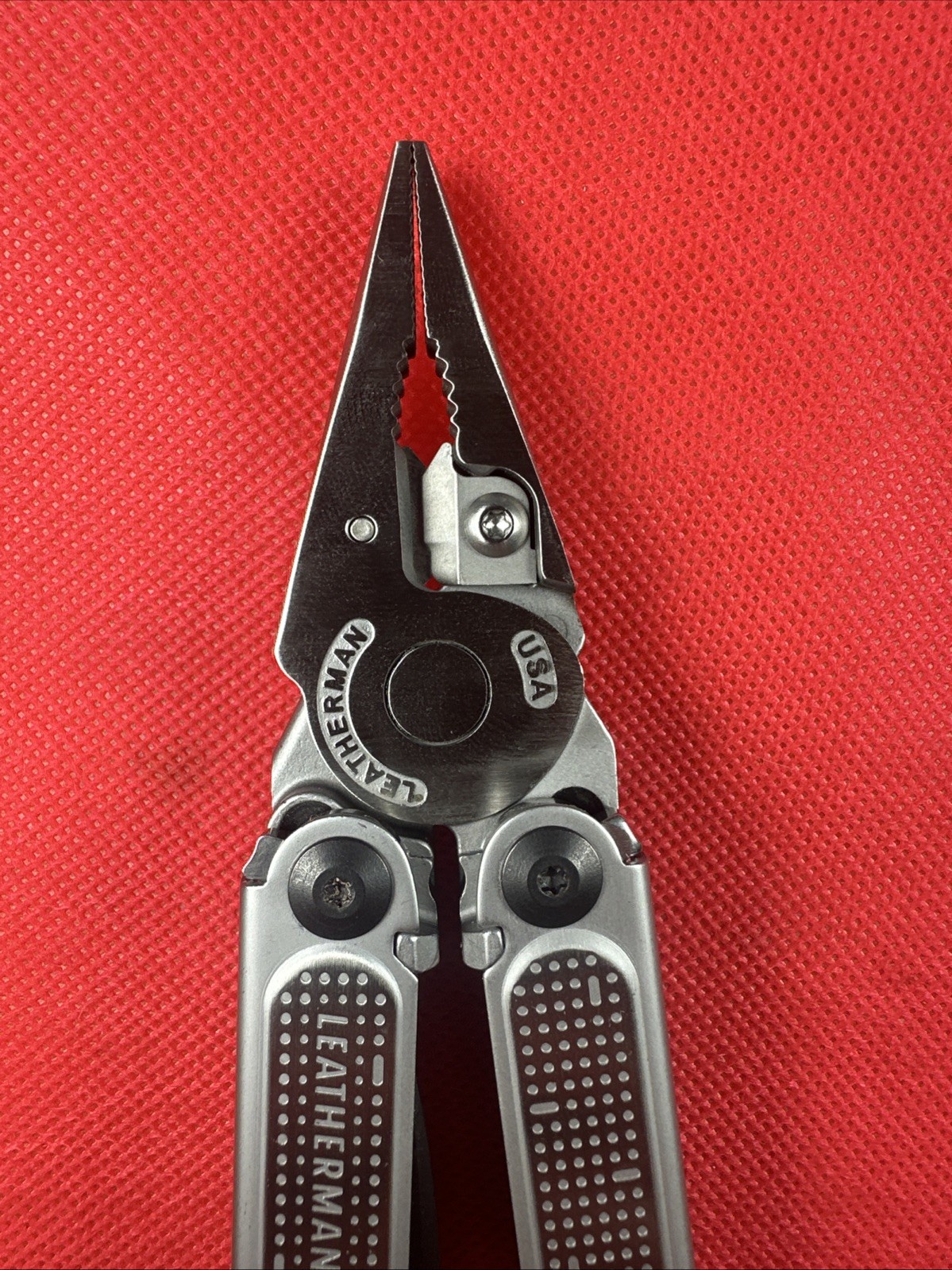 New Custom Black & Stainless Leatherman Free P4 w/ ARC Blade file Awl Mini bit!