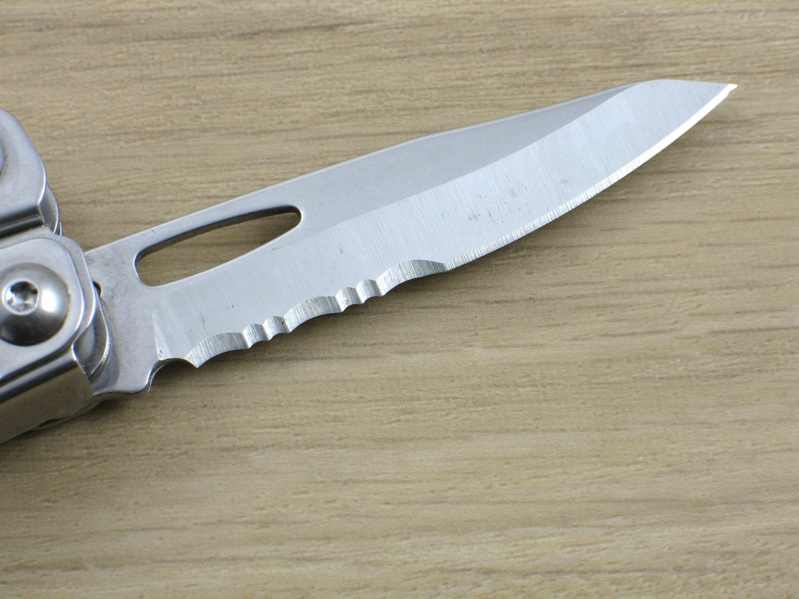 Leatherman Wingman Multi-Tool, Knife, Pliers, Stainless, USA – “SUFFOLK OEA”