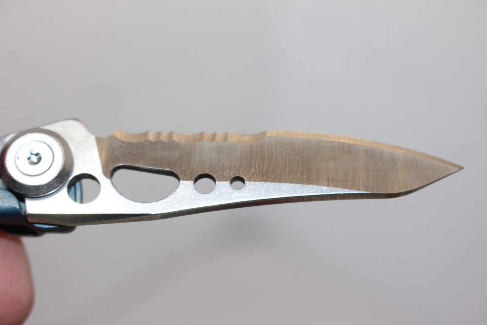 Leatherman Skeletool KBx Pocket Knife EDC Small Half-serrated, Blue, EUC!!!!