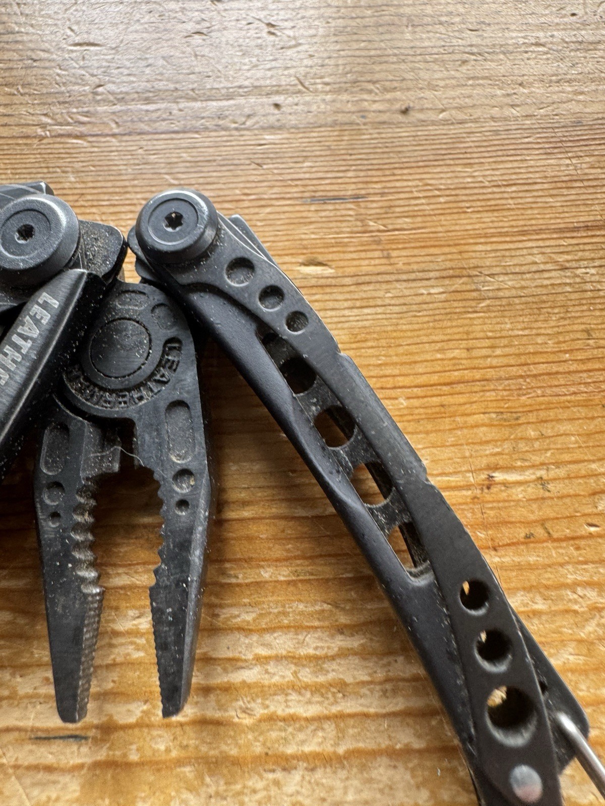 TOPO Leatherman SKELETOOL Multi Tool SERATED Knife-Pliers etc Collector Model