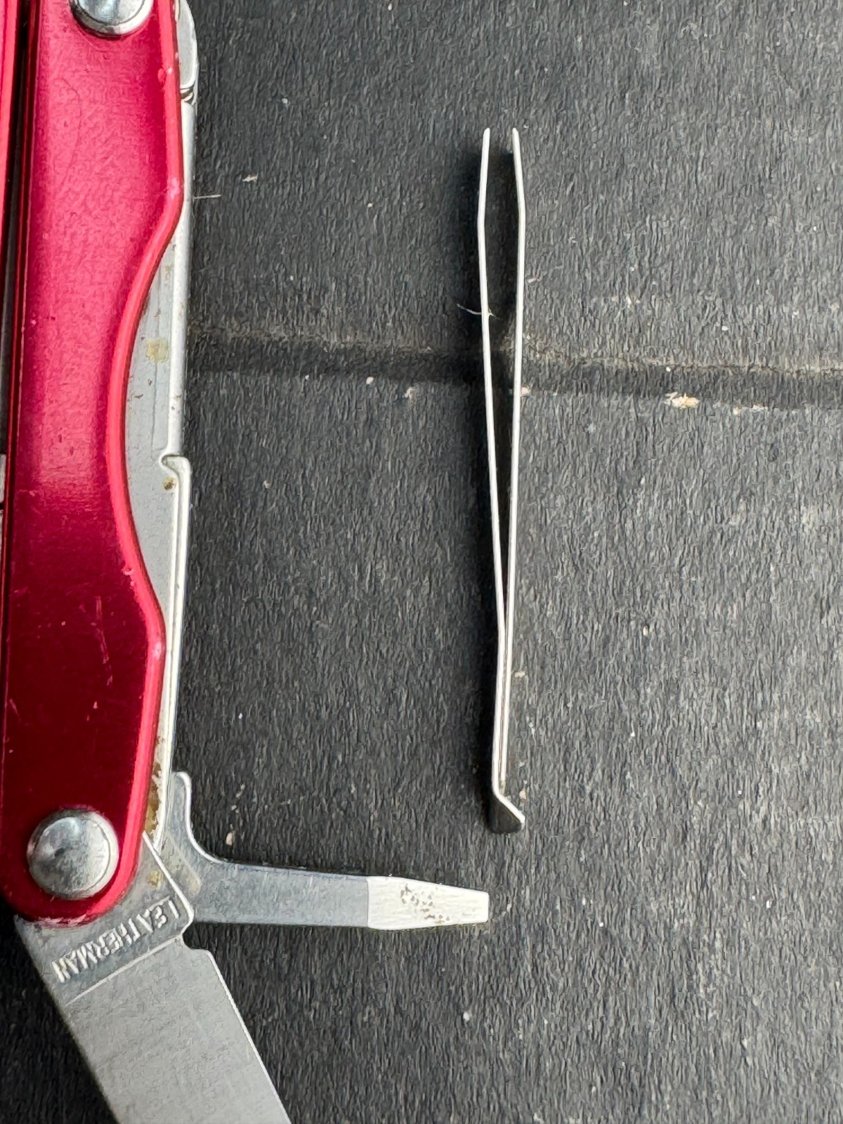 Leatherman Squirt S4 Stainless Steel Multitool Keychain – red
