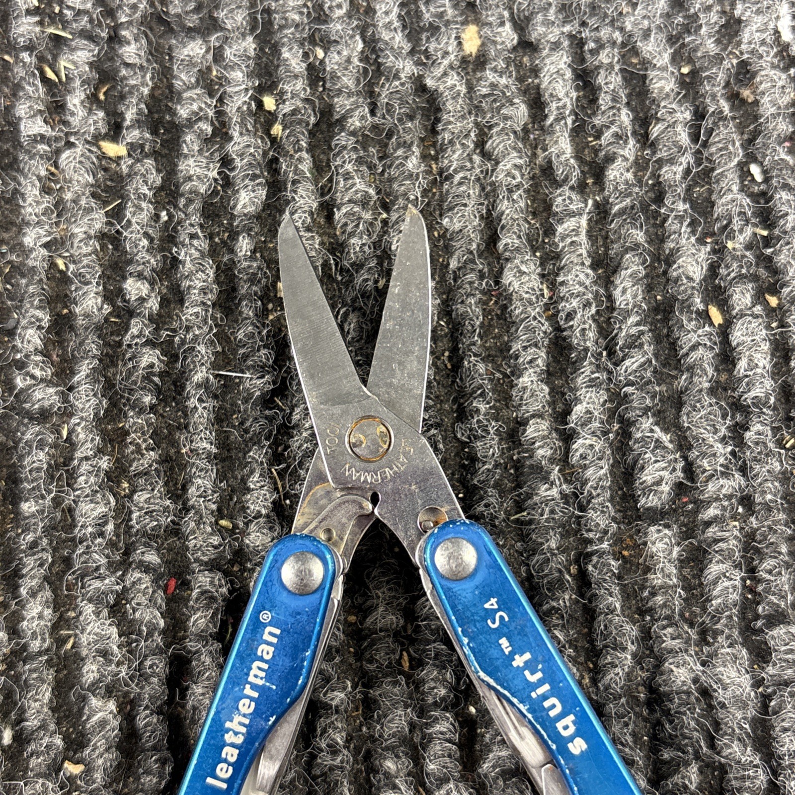 Leatherman Squirt S4 Stainless Steel Multitool Keychain – Blue (186)