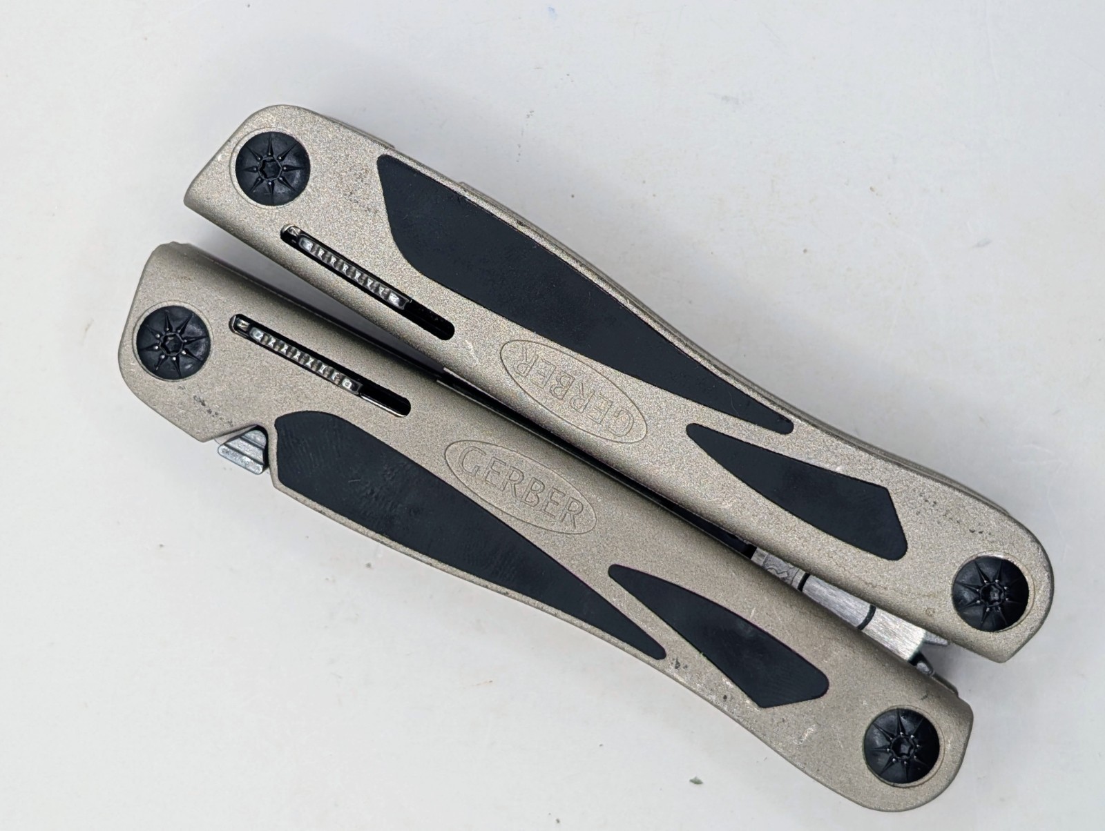 Gerber MP800 Urban Legend 12-In-1 Multi-plier w/ Rem Grit & Molle Sheath – VGUC!