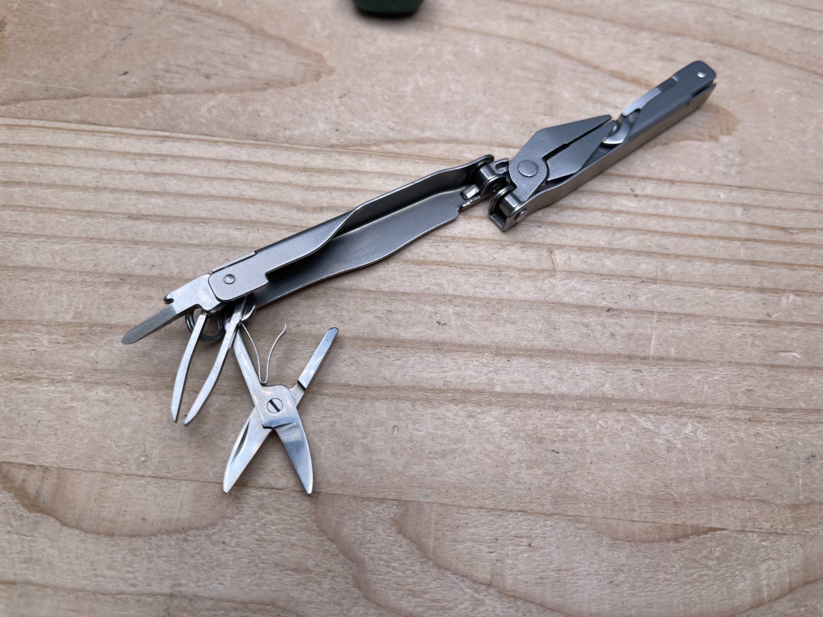 USA Buck Knives MiniBuck Tool Satin Model 350 with Green Rubber Pouch