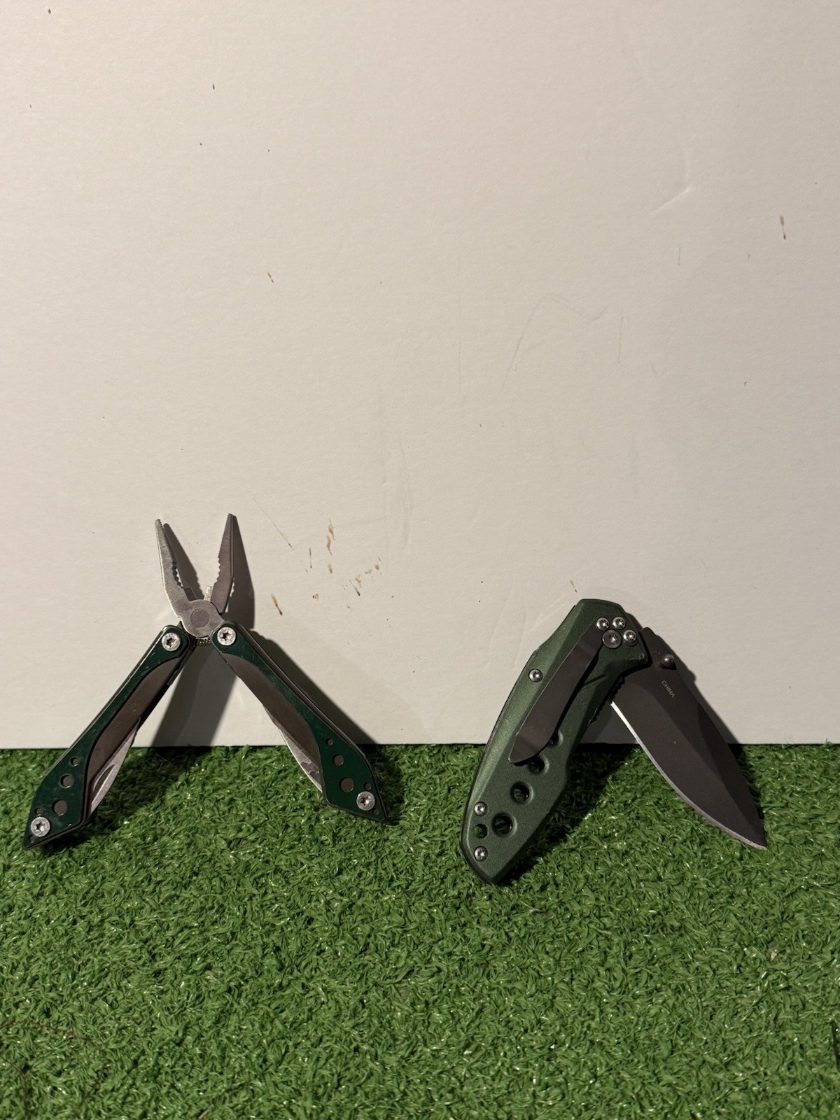 Cabela’s Knife & Leatherman Tool Bundle Green Set