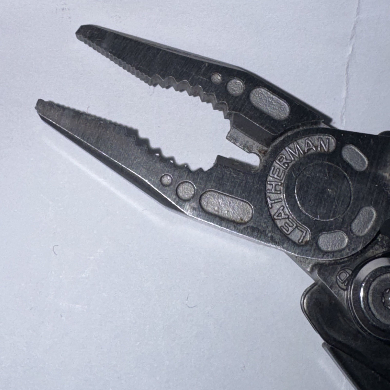 leatherman skeletool cx carbon fiber