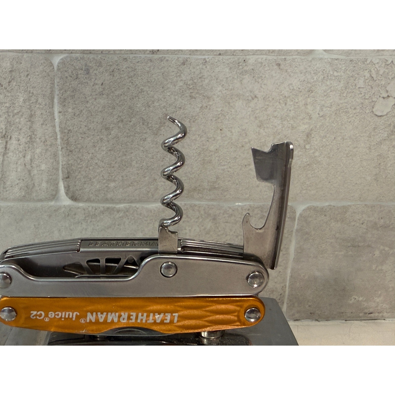 Leatherman Juice C2 Multi-Tool Sunrise Yellow Pocket Knife Corkscrew Pliers READ