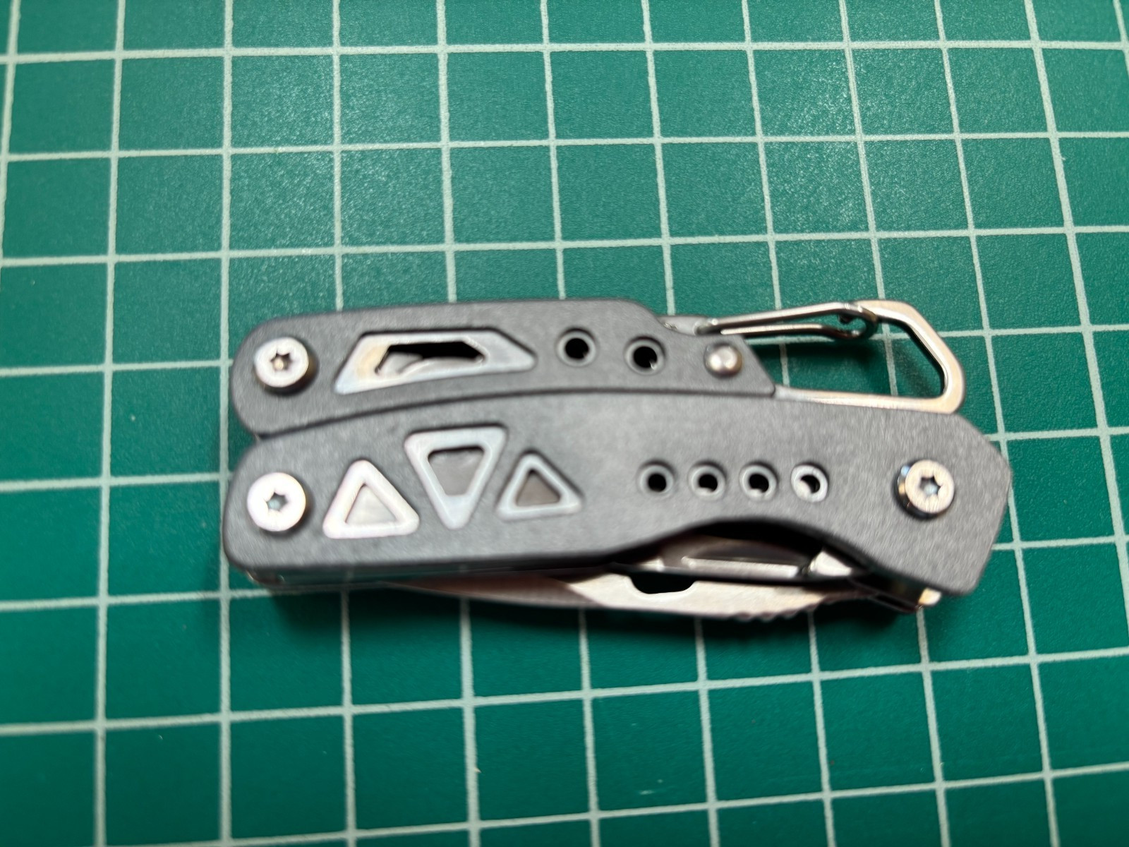 NEW!! TRUE UTILITY MULTI TOOL – COMPACT AND FOLDABLE – KEYRING HOOK !!!!!!!!!!!!