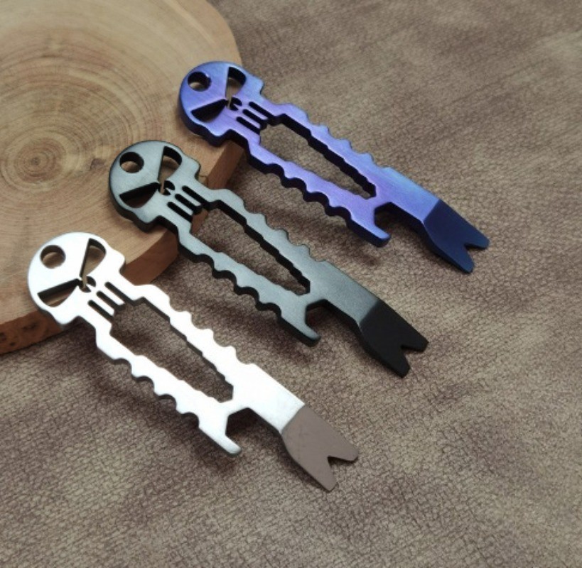 TC4 Titanium Skull Outdoor EDC Crowbar Keychain Tactical Pry Bar Opener Crowbar