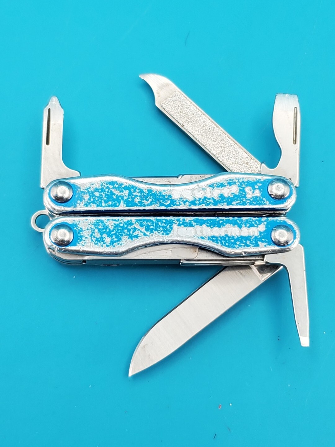 Leatherman “Squirt S4” Stainless Steel Multi Tool! BLUE!