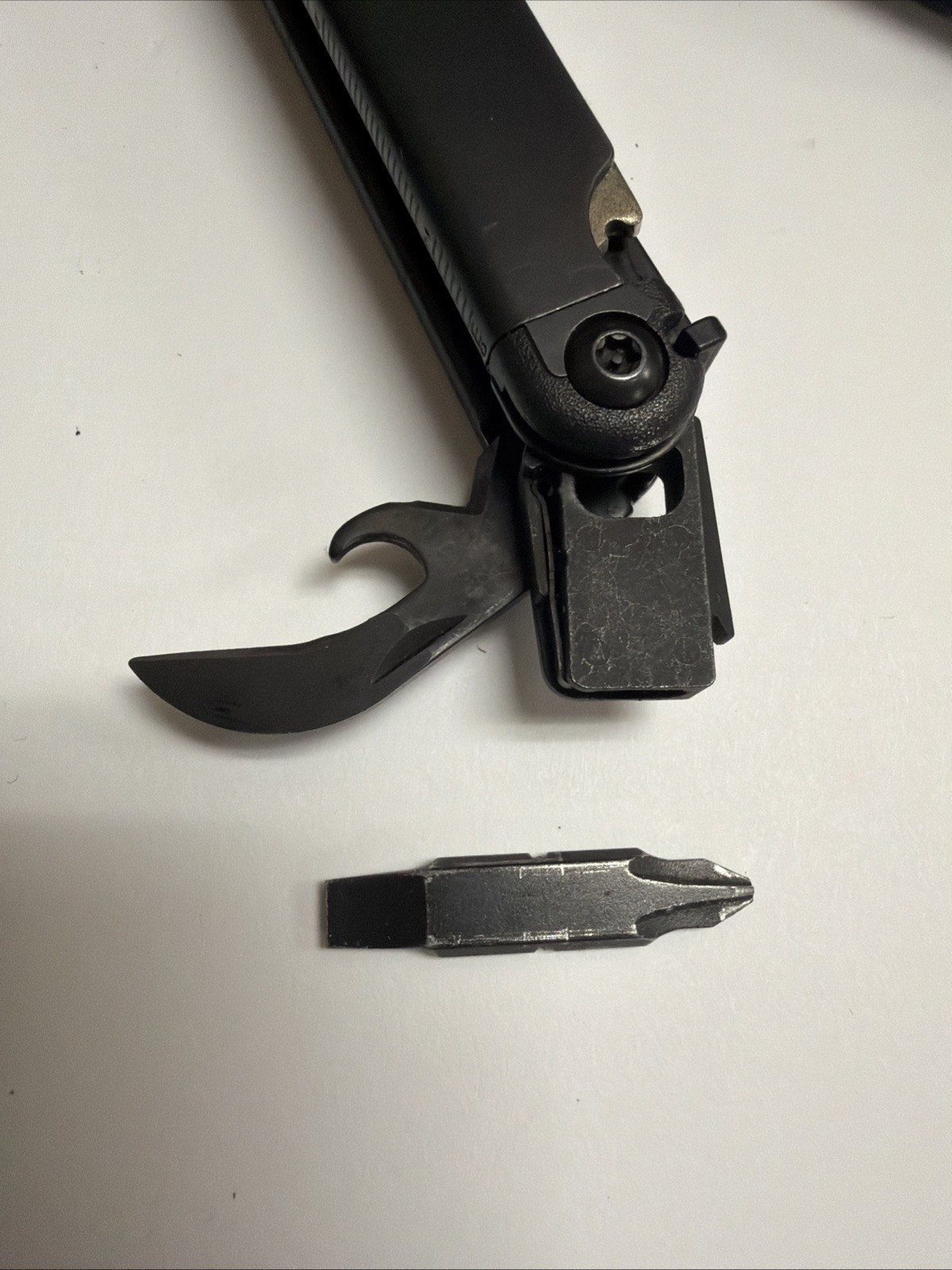 Leatherman Wave+ Plus 18-In-1 Black Oxide Multi-Tool Pliers 1-hand open w Sheath