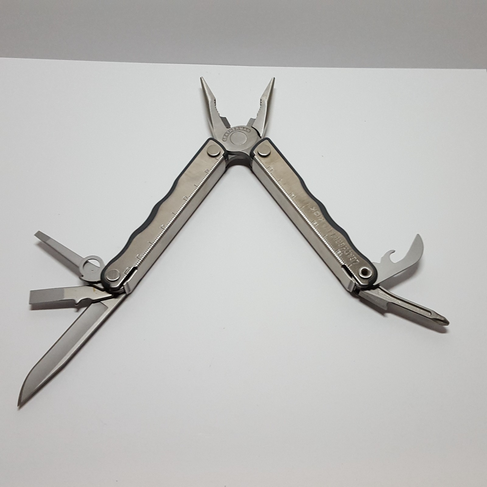 0808 Date Code LEATHERMAN KICK Stainless Steel EDC Multi-Tool & Nylon Sheath